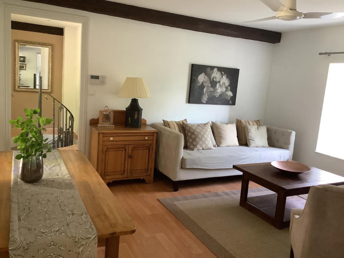 The Courtyard Villa กัสทร์ ภายนอก รูปภาพ